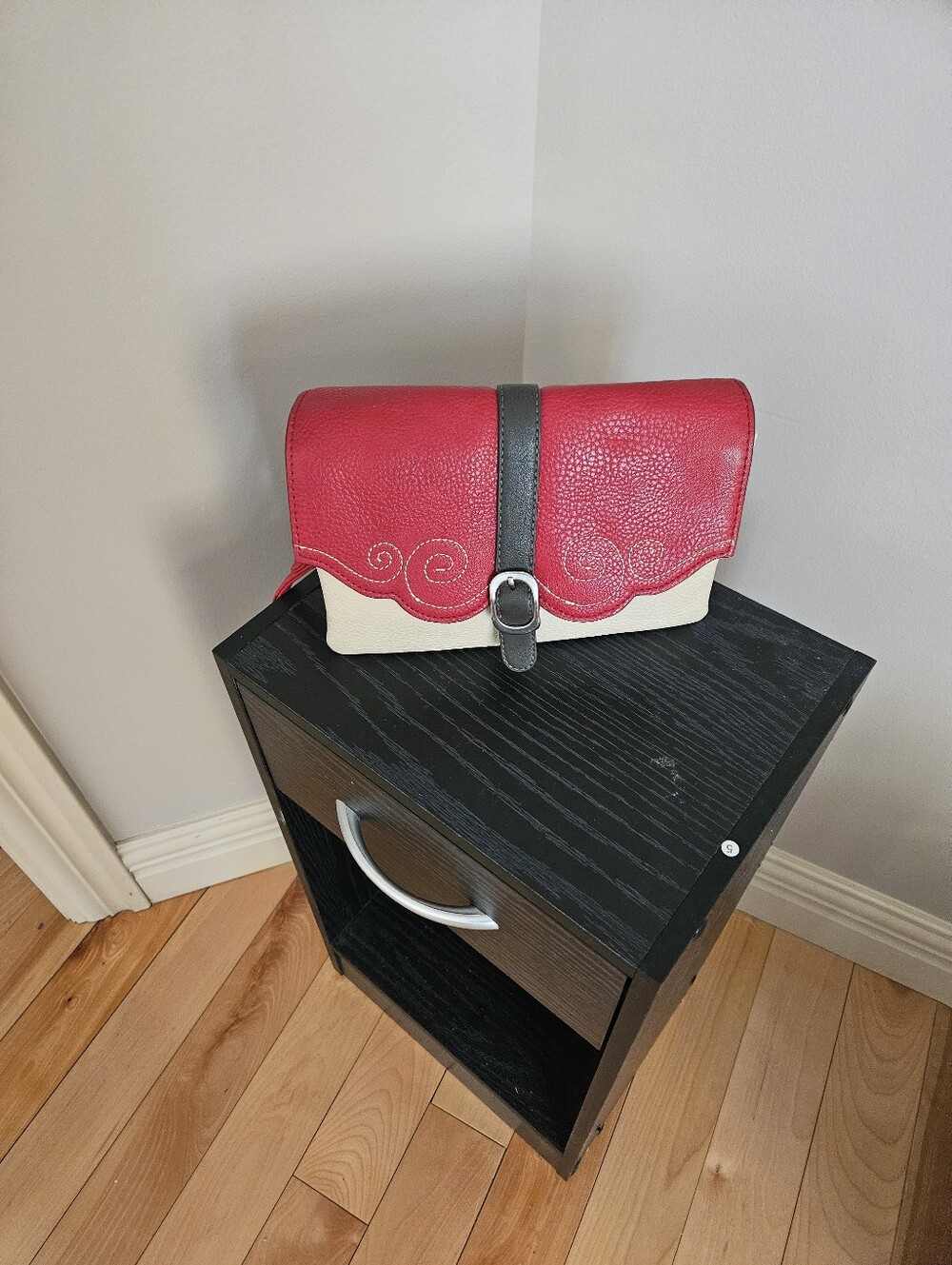 Red and Cream Crossbody Shoulder Bag - Stylish Everyday Purse